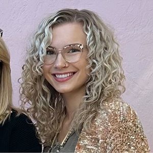 Meet your Posher, Emily